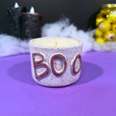 Vela aromática Halloween em pote de cerâmica Boo Lilás – Casa da Bruxa