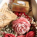 Buquê de Velas Aromáticas com Ferrero Rocher  — Dia dos Namorados